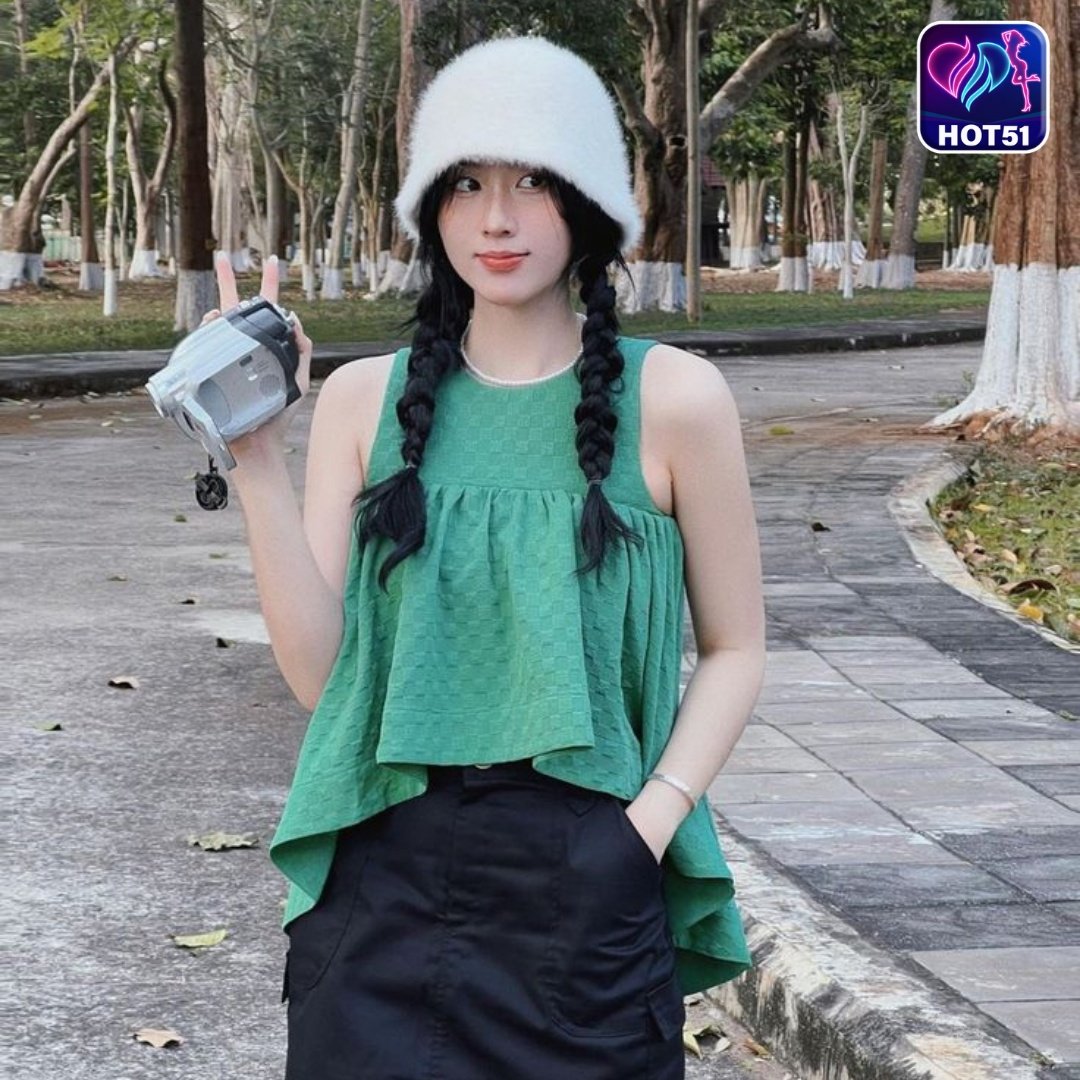 Read more about the article Hot51 vs Bigo Live: Perbandingan Aplikasi Live Streaming
